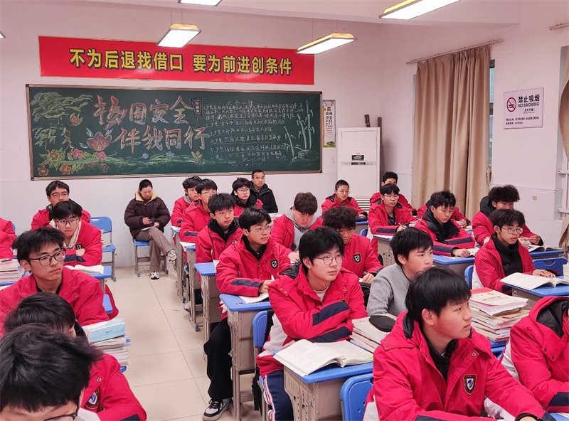 推门进课堂，把脉新征程—— 湖北信息工程学校新学期开学第一课